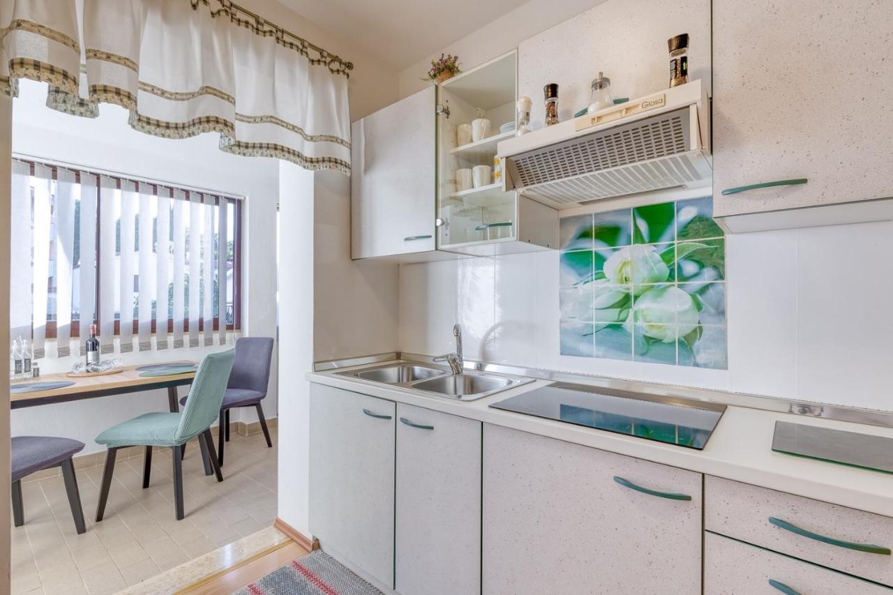 Apartment Lucijan โปเรช ภายนอก รูปภาพ